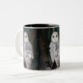 Arctic Elegance: Sneeuwuil in de winter Bossen Tweekleurige Koffiemok (Voorkant links)