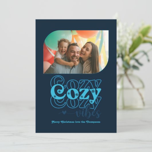 Arctic Groove Cosy Vibes Only Kerstfoto Feestdagenkaart (Staand voorkant)