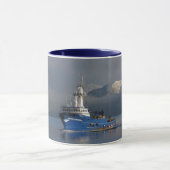 Arctic Mariner, Crab Boat in Dutch Harbour, AK Mok (Midden)