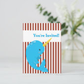 Arctic Narwhal met rood-witte streep Uitnodiging Briefkaart (Staand voorkant)