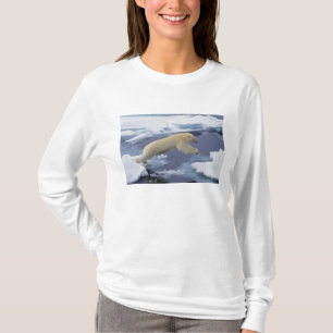 Arctisch gebied, Svalbard, Ijsbeer die zich uitstr T-shirt
