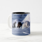 Arctische vos in sneeuw tweekleurige koffiemok (Voorkant links)