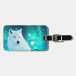 Arctische wolf en magische nacht met noorderlicht bagagelabel