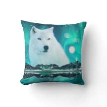 Arctische wolf en magische nacht met noorderlicht