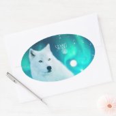 Arctische wolf en magische nacht met noorderlicht ovale sticker (Envelop)
