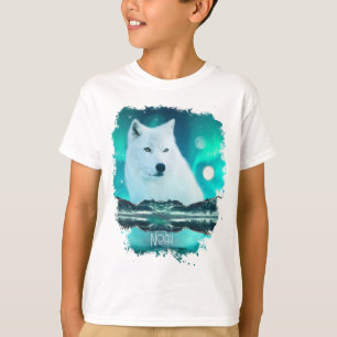 Arctische wolf en magische nacht met noorderlicht t-shirt