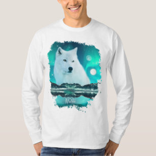 Arctische wolf en magische nacht met noorderlicht t-shirt