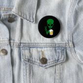 Area-51 Alien Beer Peace Sign Lazy Drink Hallow Ronde Button 5,7 Cm (In situ)