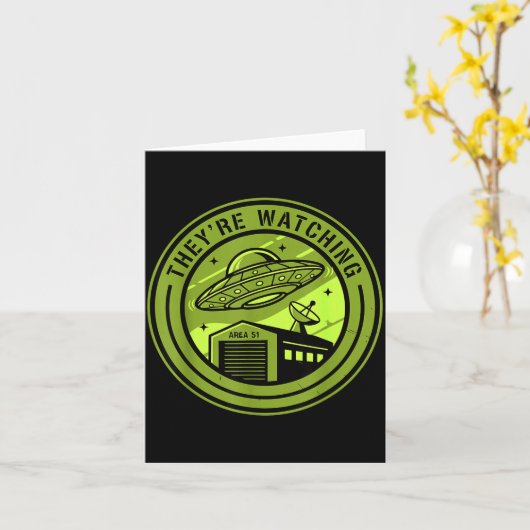 Area 51 They're Watching Alien Believer Batch Ufo  Kaart (Gele Bloem)