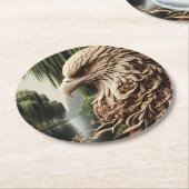 Arend die tussen hoge bomen zweeft ronde kartonnen onderzetter (Gebogen)