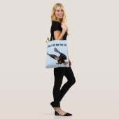 Arend swooping naar beneden tote bag (Op model)