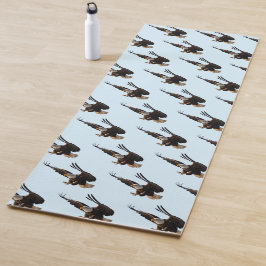Arend swooping naar beneden yogamat