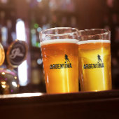 Argentijnse voetbalspeler gebruikt punt als bal glas