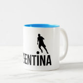Argentijnse voetbalspeler gebruikt punt als bal tweekleurige koffiemok (Voorkant rechts)