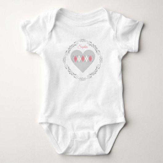 Argyle Hearts Emblem Pink Romper (Voorkant)