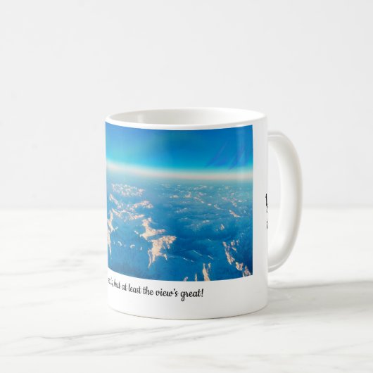 Arial uitzicht besneeuwde berg koffiemok (Voorkant rechts)