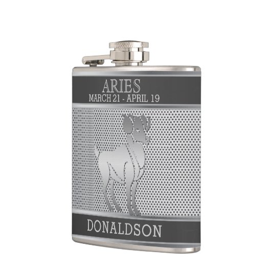 Aries in zwarte en zilvermeesterkolf heupfles (Links)