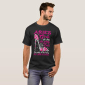 Aries meisje als een baas in controlecluifels t-shirt (Voorkant volledig)