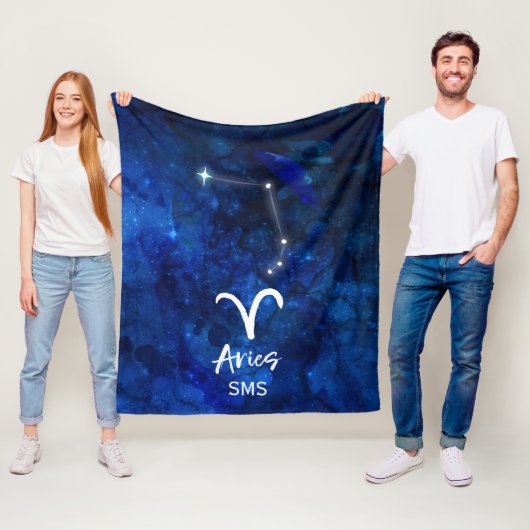Aries Zodiac Constellation Blue Galaxy Monogram Fleece Deken (In situ)