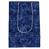 Aries Zodiac Sign Blue Digital Camouflage Medium Cadeauzakje (Achterkant)