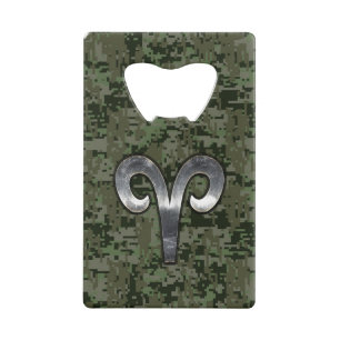 Aries Zodiac Sign on Woodland Green Digital Camo Creditkaart Flessenopener