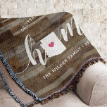 Arizona Home State Personalized Wood Kijk uit Deken<br><div class="desc">Show een beetje trots op de thuisstaat met deze schattige luxe houtplank met een deken die "thuis" is voorzien in een wit kalligrafiekschrift met een silhouetekaart van de staat Arizona die voor de letter "O." staat. Een roze hartillustratie binnen de staatskaart voltooit het ontwerp; u kunt de positie van het...</div>