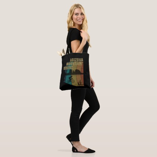 Arizona mountainbiken vintage tote bag (Op model)