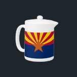 Arizona State Flag theepot<br><div class="desc">Verhoog je theetijd met een vleugje Arizona-trots met onze exclusieve theepot met de vlag van Arizona! Deze theepot is gemaakt met nauwgezette aandacht voor detail en is meer dan alleen een vat voor uw favoriete brouwsels; het is een viering van het erfgoed en de culturele trots van Arizona. Het ontwerp...</div>