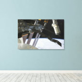 arm van Endeavor onder de International Space Stat Canvas Afdruk (Insitu (Houten vloer))