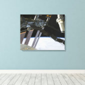 arm van Endeavor onder de International Space Stat Canvas Afdruk (Insitu (Houten vloer))