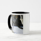 arm van Endeavor onder de International Space Stat Mok (Voorkant links)