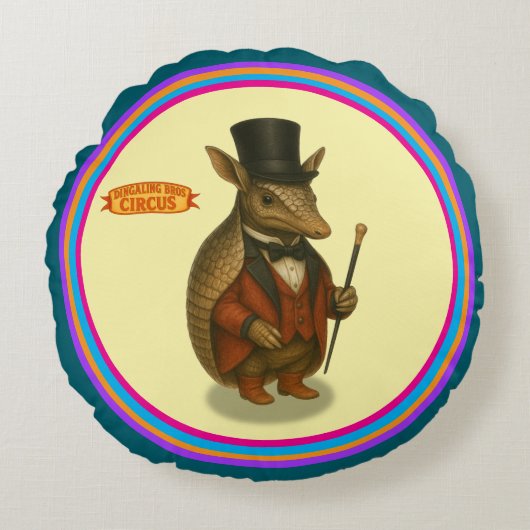 Armand, armadillo ringmaster rond kussen (Voorkant)