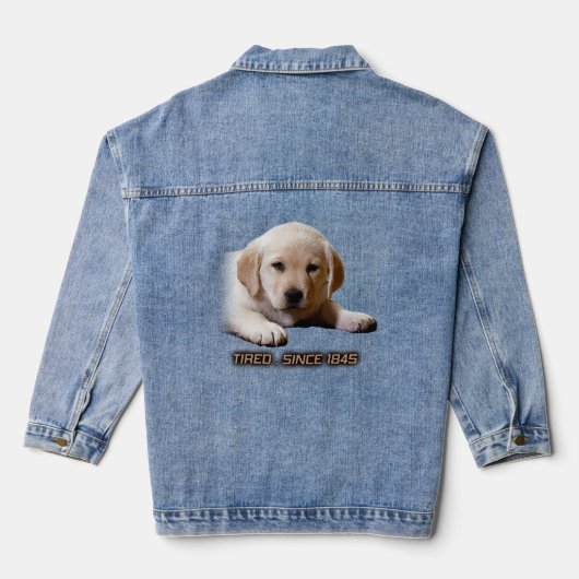 Arme vermoeide kleine labrador puppy. Net als ik! Denim Jacket (Achterkant)