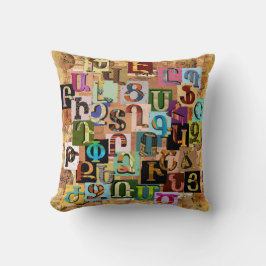 Armeens textielalfabet kussen