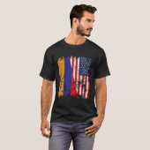 Armenië VS Vlag noodlijdend - Half Amerikaans T-shirt (Voorkant volledig)