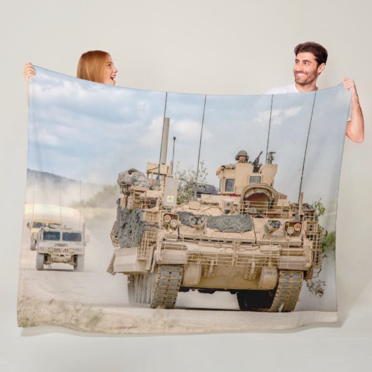 ARMORED PERSONNEL CARRIER - M2 Bradley Fleece Deken (In situ)
