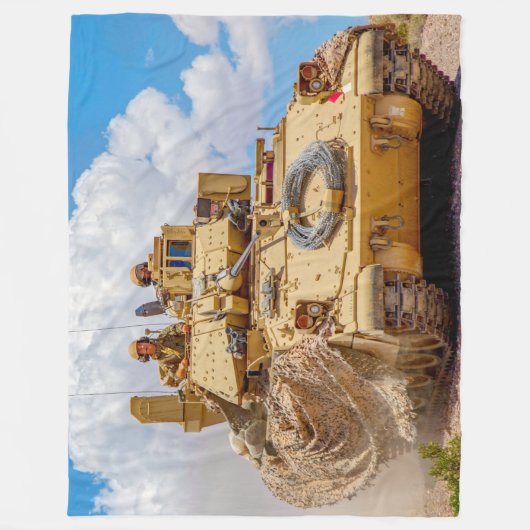 ARMORED PERSONNEL CARRIER - M2 Bradley Fleece Deken (Voorkant)