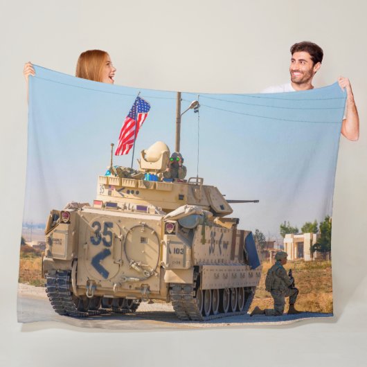 ARMORED PERSONNEL CARRIER - M2 Bradley Fleece Deken (In situ)