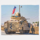 ARMORED PERSONNEL CARRIER - M2 Bradley Fleece Deken (Voorkant (Horizontaal))