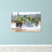 ARMORED PERSONNEL CARRIER - Stryker 24x36 Canvas Afdruk (Insitu (Houten vloer))