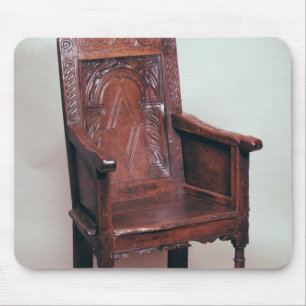 Armstoel met achterzijde en in dozen gearceerde zi muismat
