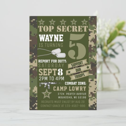 Army Camo Birthday Uitnodiging (Staand voorkant)