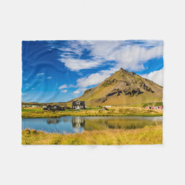 Arnarstapi Amtmansshus en de berg Stapafell, IJsla Fleece Deken