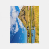 Arnarstapi Amtmansshus en de berg Stapafell, IJsla Fleece Deken (Voorkant)