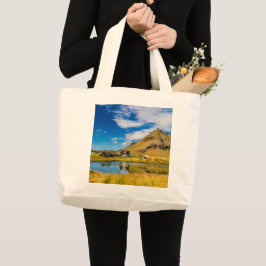 Arnarstapi Amtmansshus en de berg Stapafell, IJsla Grote Tote Bag