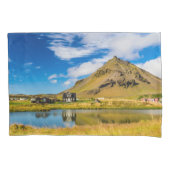 Arnarstapi Amtmansshus en de berg Stapafell, IJsla Kussensloop (Voorkant)