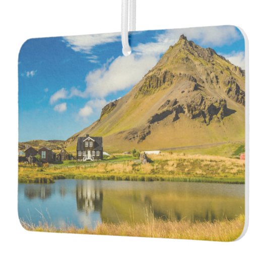 Arnarstapi Amtmansshus en de berg Stapafell, IJsla Luchtverfrisser (Links)