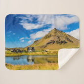 Arnarstapi Amtmansshus en de berg Stapafell, IJsla Sherpa Deken (Voorkant (horizontaal))