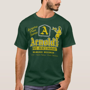 Arnolds rijden in versleten t-shirt