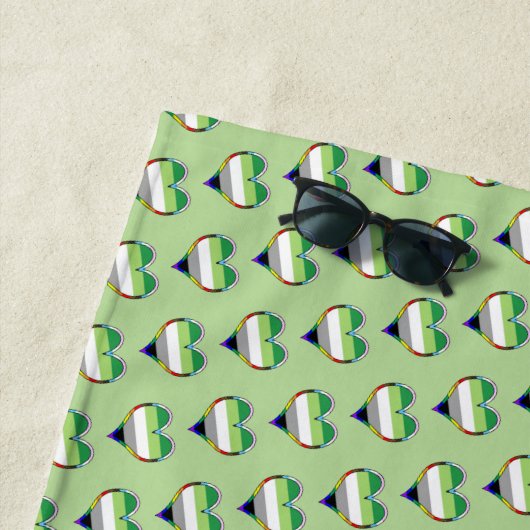 Aro Pride Heart Pattern Beach Towel Strandlaken (In situ)